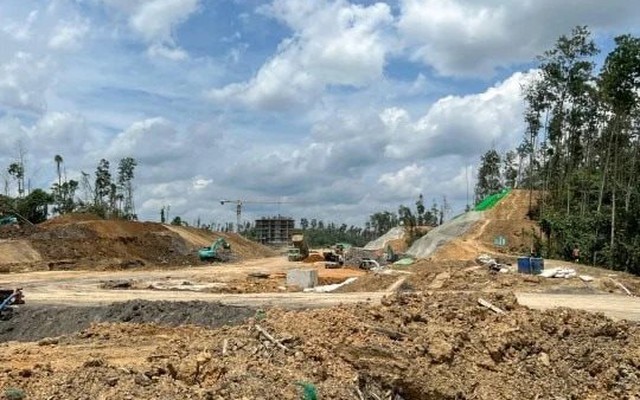 Phát hiện loạt xe ủi Trung Quốc rầm rộ san phẳng rừng rậm, xây công trình 'thế kỷ' trị giá hàng chục tỷ USD, rộng gần 2.600 km² tại nước láng giềng Việt Nam