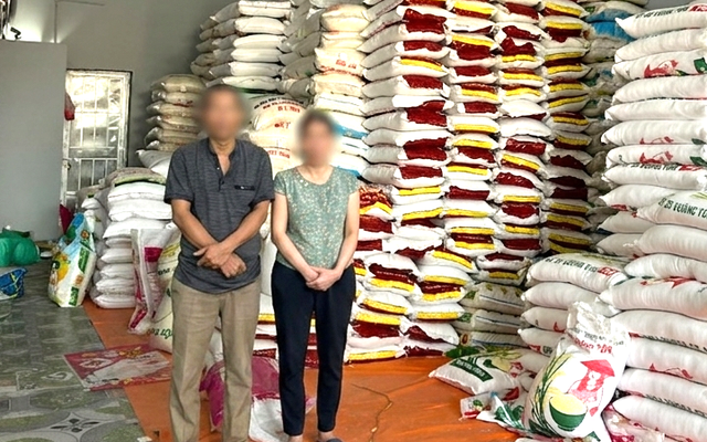Thi hành lệnh bắt tạm giam bà chủ bán gạo Nguyễn Thị Yến SN 1971 và chồng 