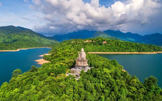 Một "Sa Pa" ẩn mình cách Hà Nội hơn 240km: Mây phủ, khí hậu mát mẻ, cảnh đẹp còn hoang sơ
