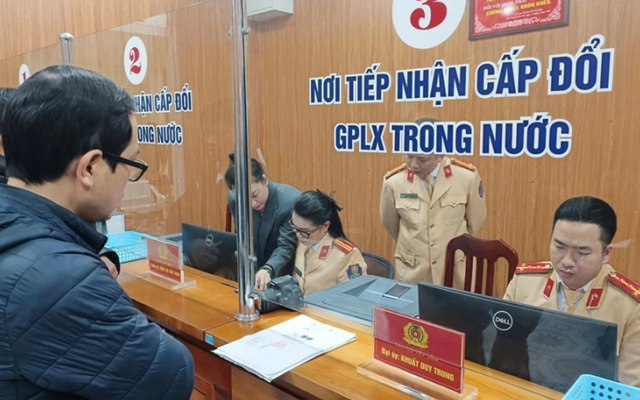 Bộ Công an vừa có đề xuất quan trọng liên quan đến bằng lái xe bản cứng của người dân