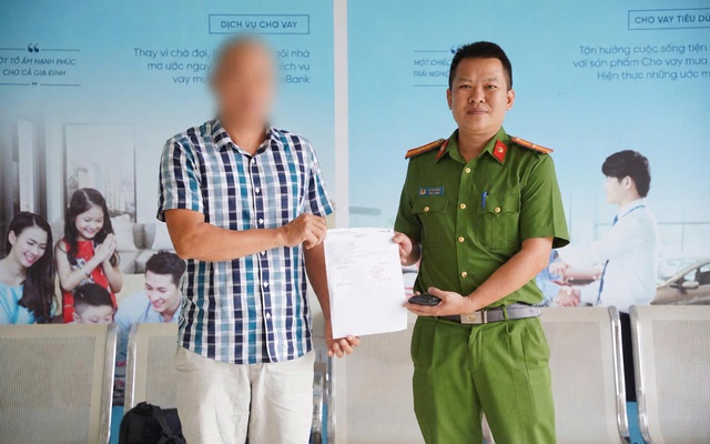 Công an xác minh giao dịch chuyển khoản gần 500 triệu đồng trong một tài khoản ngân hàng