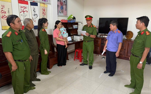 Thi hành lệnh khám xét và khởi tố nguyên kế toán trưởng Mai Thị Dung