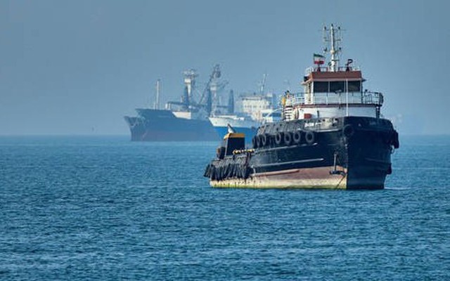 Nguy cơ ‘bão tố’ rình rập eo biển Hormuz
