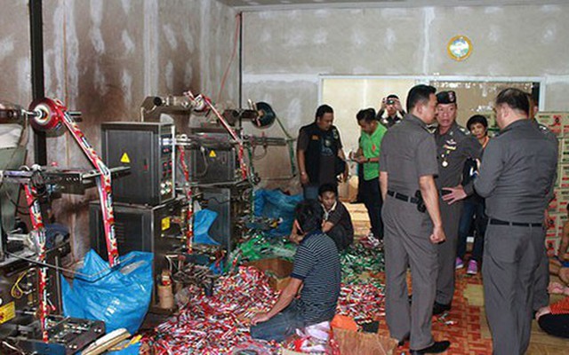 Đột kích một kho hàng, công an phát hiện đường dây sản xuất matcha và cà phê giả, tịch thu hơn 1 triệu sản phẩm