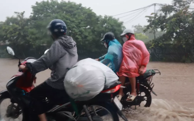 Vùng núi Bắc Bộ tiếp tục hứng mưa lớn như trút