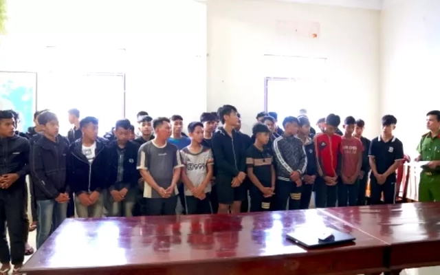 Gần 50 đối tượng mang kiếm truy lùng đối thủ