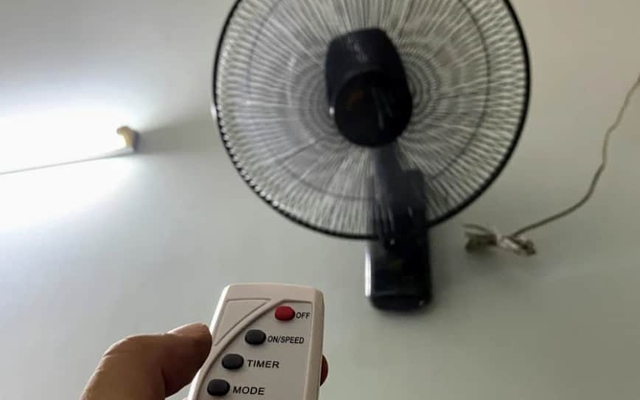 Có cần rút dây điện, phích cắm quạt sau khi tắt không? EVN giải đáp