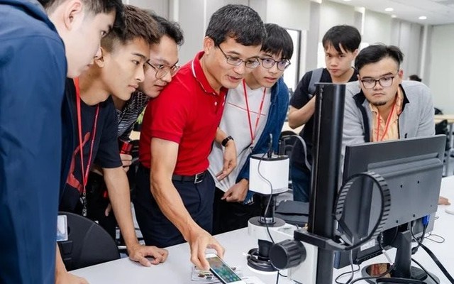 Một trường ĐH vừa tung học bổng gần 1 tỷ đồng/năm để “chiêu mộ nhân tài” AI, kỹ thuật: Trợ cấp thêm tới 30 triệu đồng/tháng