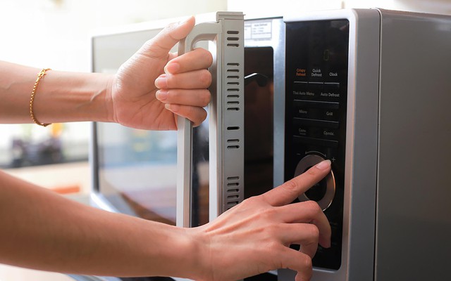 Cảnh báo đặc biệt tới những gia đình đang dùng lò vi sóng