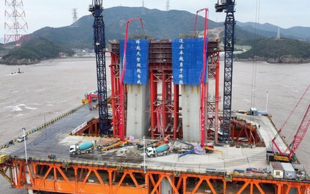 Phát hiện Trung Quốc cắm khối trụ cao bằng tòa nhà 100 tầng giữa biển, quyết thực hiện nhiệm vụ quan trọng
