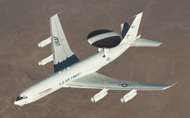 Máy bay AWACS 'dễ phá hủy' sẽ bị thay thế bằng vệ tinh trang bị AI của Elon Musk