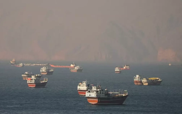 NÓNG: Quân đội Iran bất ngờ tuyên bố phong toả eo biển Hormuz
