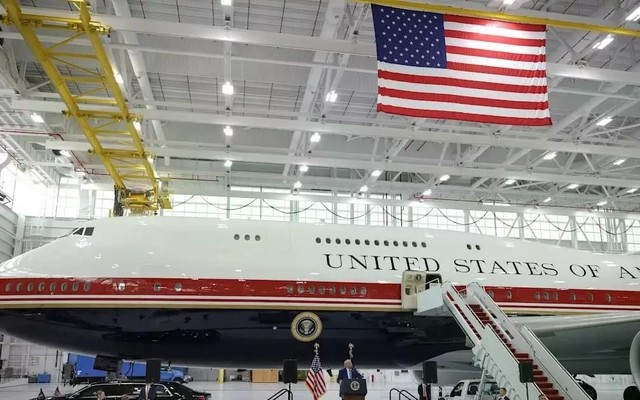 Chuyên cơ 'Nhà Trắng biết bay' xa hoa chưa từng có của Tổng thống Trump