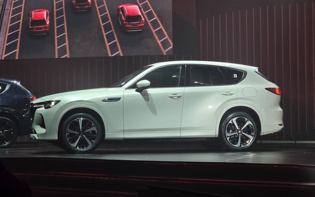 Mazda CX-60 giá 1,699 tỷ đồng tại Việt Nam: Động cơ hybrid tự sạc, có AWD, ngang cỡ GLC, X3