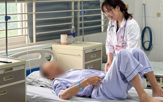 Ung thư di căn cả phổi lẫn xương, bất ngờ đón kỳ tích sau một tháng điều trị