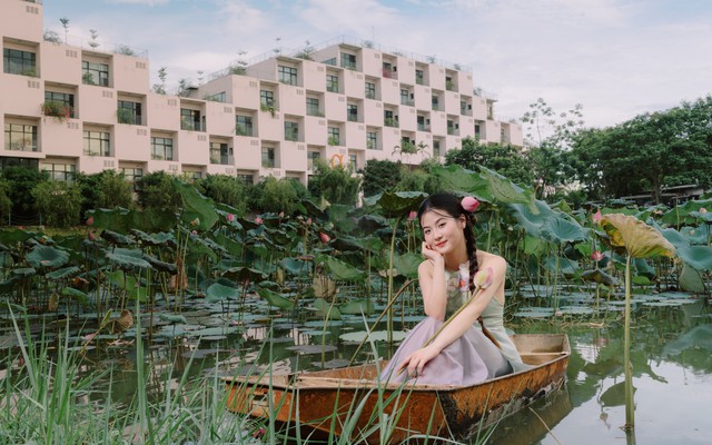 Một trường đại học rộng 30ha ở Hà Nội bất ngờ hút giới trẻ nhờ sở hữu điểm nhấn hiếm có, "đẹp như phim" giữa khuôn viên