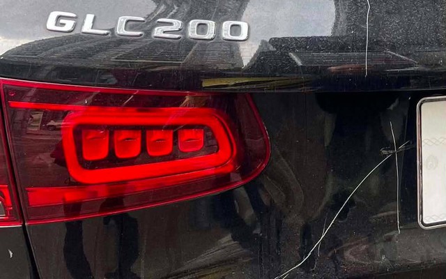 Vụ chiếc Mercedes bị đập gương, cào xước khi đỗ bên đường ở Hà Nội: Truy tố người phụ nữ 65 tuổi