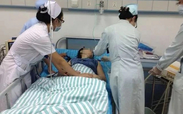 Cô gái 24 tuổi vỡ hoàng thể, chảy ồ ạt 2 lít máu chỉ vì 1 việc hiếm ai chưa từng làm khi đi vệ sinh