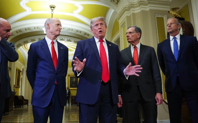 Ông Trump giận dữ ở Điện Capitol: Nghị sĩ Mỹ bật dậy phản bác, cuộc họp 70 phút thành màn tranh cãi