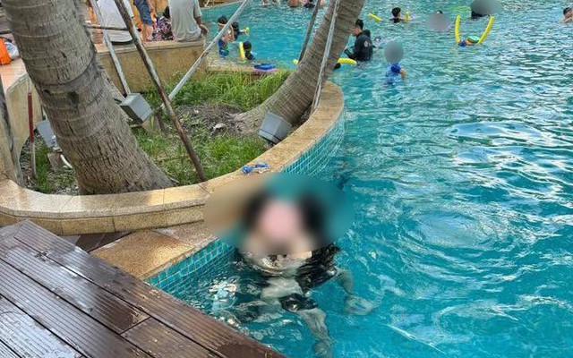 Hình ảnh ở bể bơi công cộng có gì mà khiến 1 phụ huynh Hà Nội phải thốt lên: Là người lớn tôi thấy xấu hổ thay?
