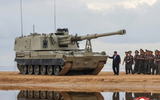 Pháo tự hành Juche-107 tầm bắn 65km của Triều Tiên thể hiện sức mạnh