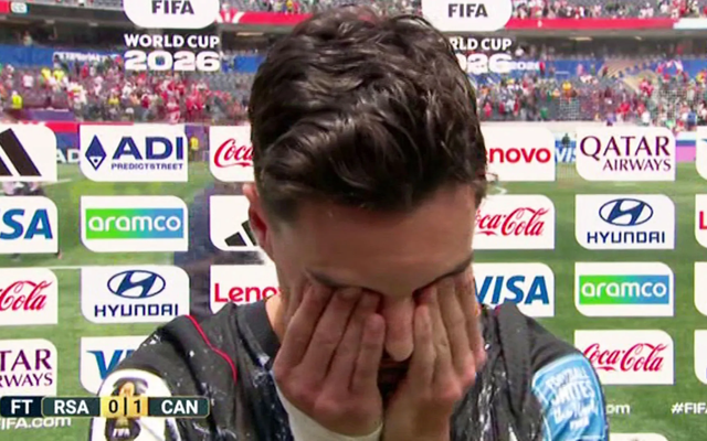 Mẹ qua đời vì ung thư, bố mất vì đau tim, sao World Cup bật khóc nức nở tưởng nhớ song thân khi ghi bàn thắng lịch sử ở World Cup