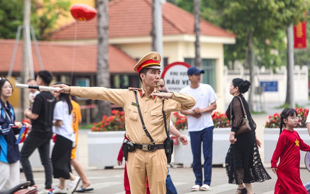 Công an Hà Nội thông báo đến tất cả người tham gia giao thông từ 7h30 ngày 7/6