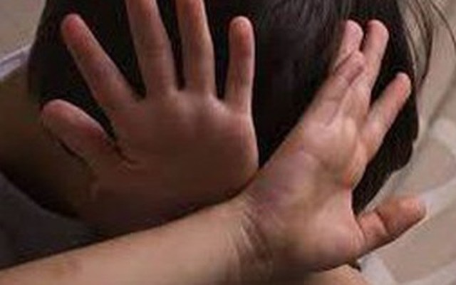 Mẹ kế là giáo viên mầm non bạo hành khiến bé trai 11 tuổi tử vong