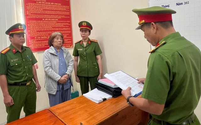Thi hành lệnh bắt chủ hụi Nguyễn Thị Mỹ Nồng 68 tuổi