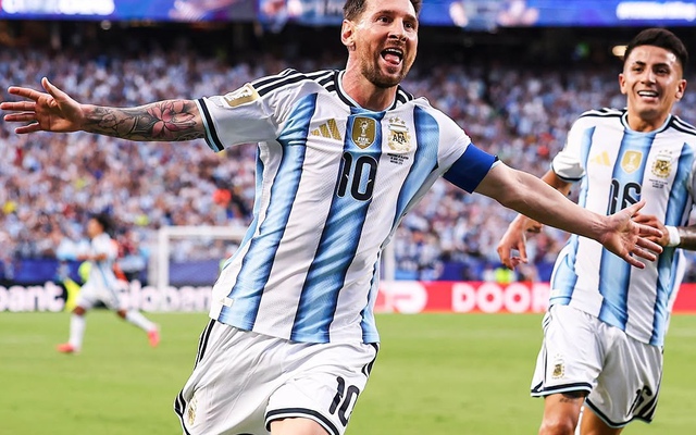 Netizen thấy bất công cho Ronaldo khi nhánh đấu của Messi "quá dễ dàng", đường đến chung kết World Cup như trải thảm cho Argentina