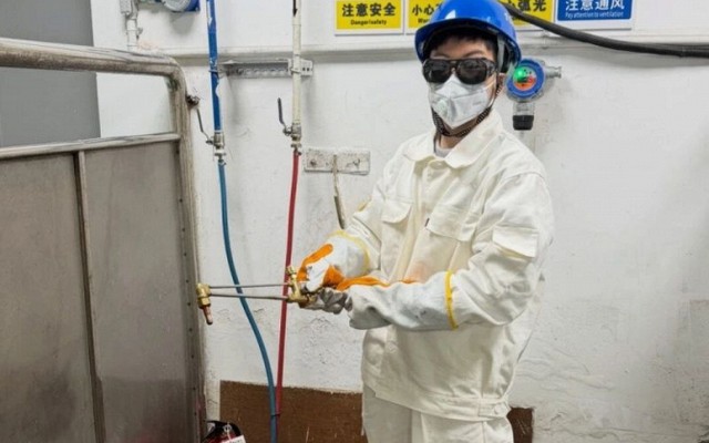 Phát hiện một nữ nghiên cứu sinh tiến sĩ bỏ học để làm thợ sửa điện nước