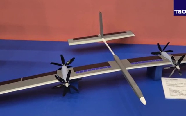 UAV có thể bay 40 ngày liên tục xuất hiện tại diễn đàn lớn