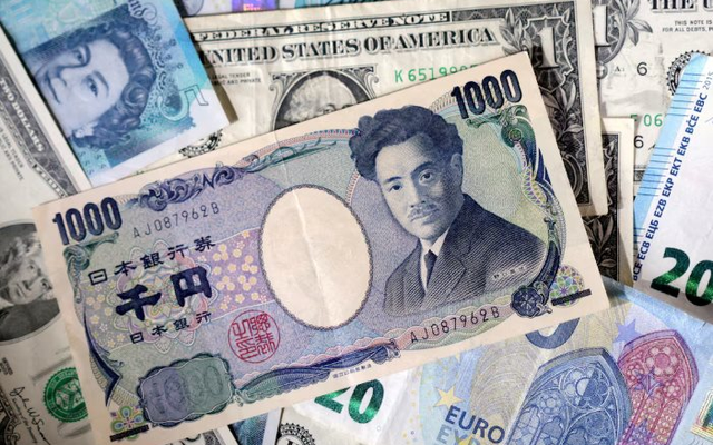 Đồng yên lại thủng mốc quan trọng, gói kích thích 73 tỷ USD của Nhật Bản như "nước đổ lá khoai"