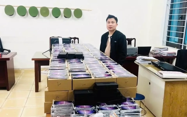 Phá đường dây tiêu thụ hơn 1.000 điện thoại Samsung giả trên toàn quốc
