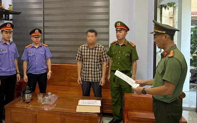 Hiệu trưởng một trường tiểu học ở Quảng Trị bị bắt tạm giam