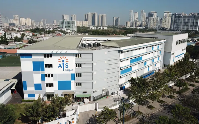 TP.HCM có 1 ngôi trường sở hữu 3 cơ sở hiện đại, sân bóng chuẩn FIFA và khu nội trú cao cấp, thu học phí gần 1 tỷ đồng/năm