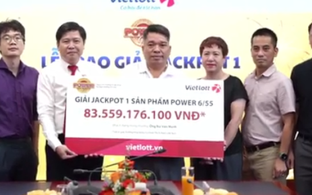 Người đàn ông trúng Vietlott 83,5 tỉ đồng: "Trúng số là niềm vui, không việc gì phải giấu mặt"