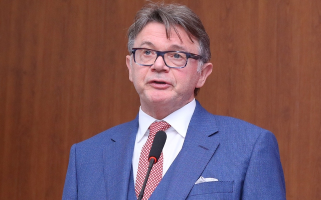 HLV Troussier hé lộ mong muốn tái xuất, điểm đến là đội bóng top 5 thế giới