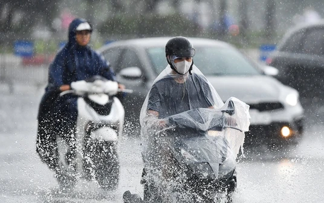 Miền Bắc bất ngờ đón gió mùa đông bắc từ tối nay, nhiều nơi mưa to đến rất to