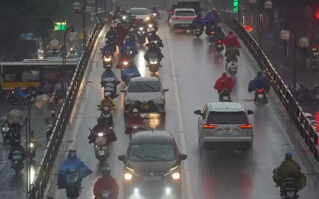 Gió mùa đông bắc tràn về từ chiều tối nay, mưa rất lớn, nền nhiệt giảm sâu