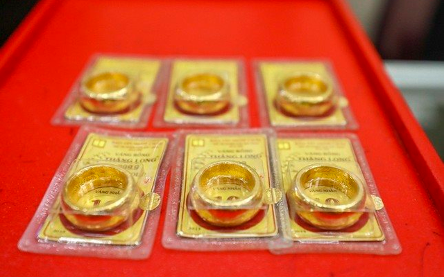 "Lần đầu tiên tôi rút tiết kiệm để mua vàng, kết quả sốc vì lỗ nặng 36 triệu/lượng"