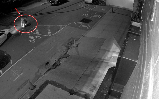 Camera ghi cảnh lạ lúc 2 giờ sáng: Nhóm người âm thầm xuất hiện, hành động sau đó khiến cả khu phố bất an