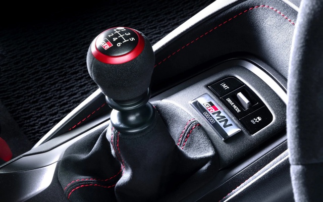 Toyota làm hộp số sàn giả lập cho xe điện: Có cần số, chân côn, 'biết' chết máy
