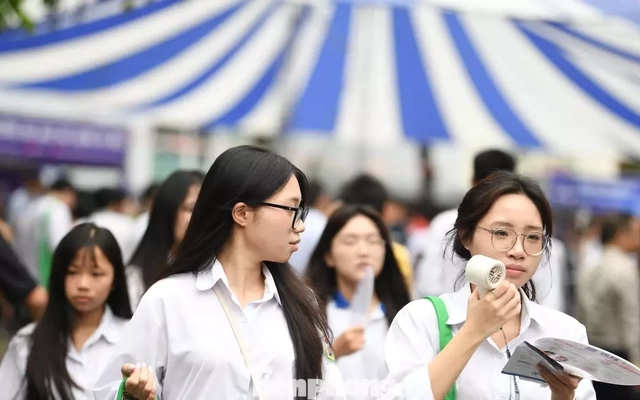 Công bố phổ điểm 5 tổ hợp truyền thống xét tuyển đại học