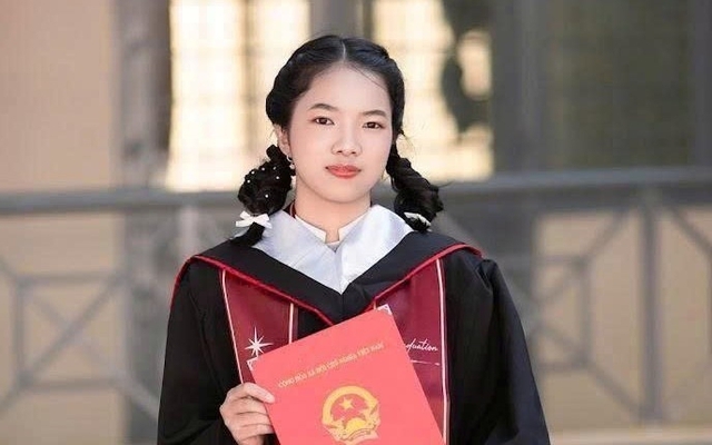 Bố phụ hồ, mẹ làm rẫy, nữ sinh Đắk Lắk đạt 30 điểm tuyệt đối khối B00