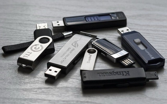 "Tận thế" hay sao mà nước Nga lại ồ ạt gom mua hàng triệu chiếc USB?