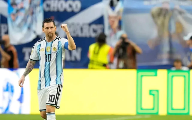 Chiếc đồng hồ Thụy Sĩ và 3 giây của Messi