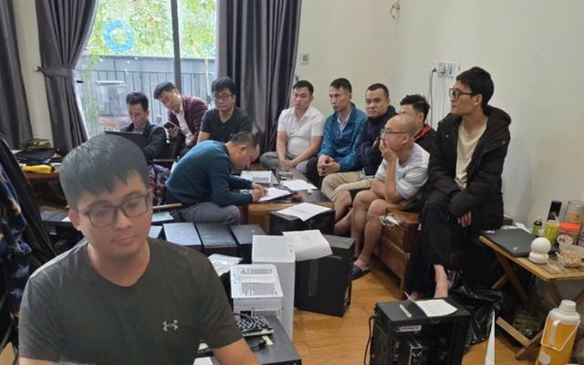 Hàng trăm cảnh sát ập vào khám xét tại 3 tỉnh thành, khởi tố Giám đốc Đào Quang Huy SN 1992