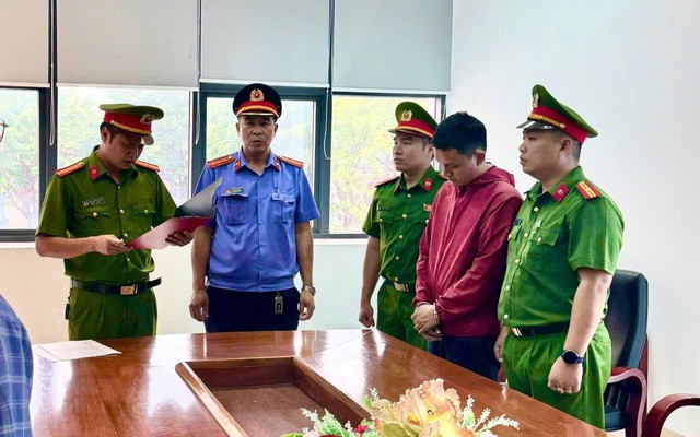 Thi hành lệnh bắt tạm giam cựu cán bộ ngân hàng Lê Văn Thành SN 1994
