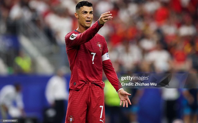 “Thầy ruột” làm HLV Bồ Đào Nha, Ronaldo sẽ đá World Cup vào năm 45 tuổi?